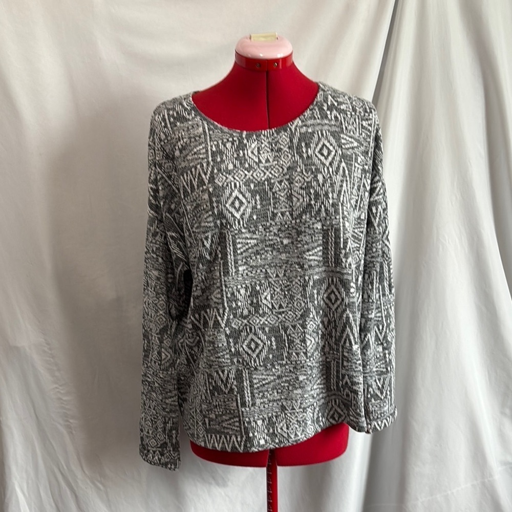 Women's Black and White Geometric Sweatshirt